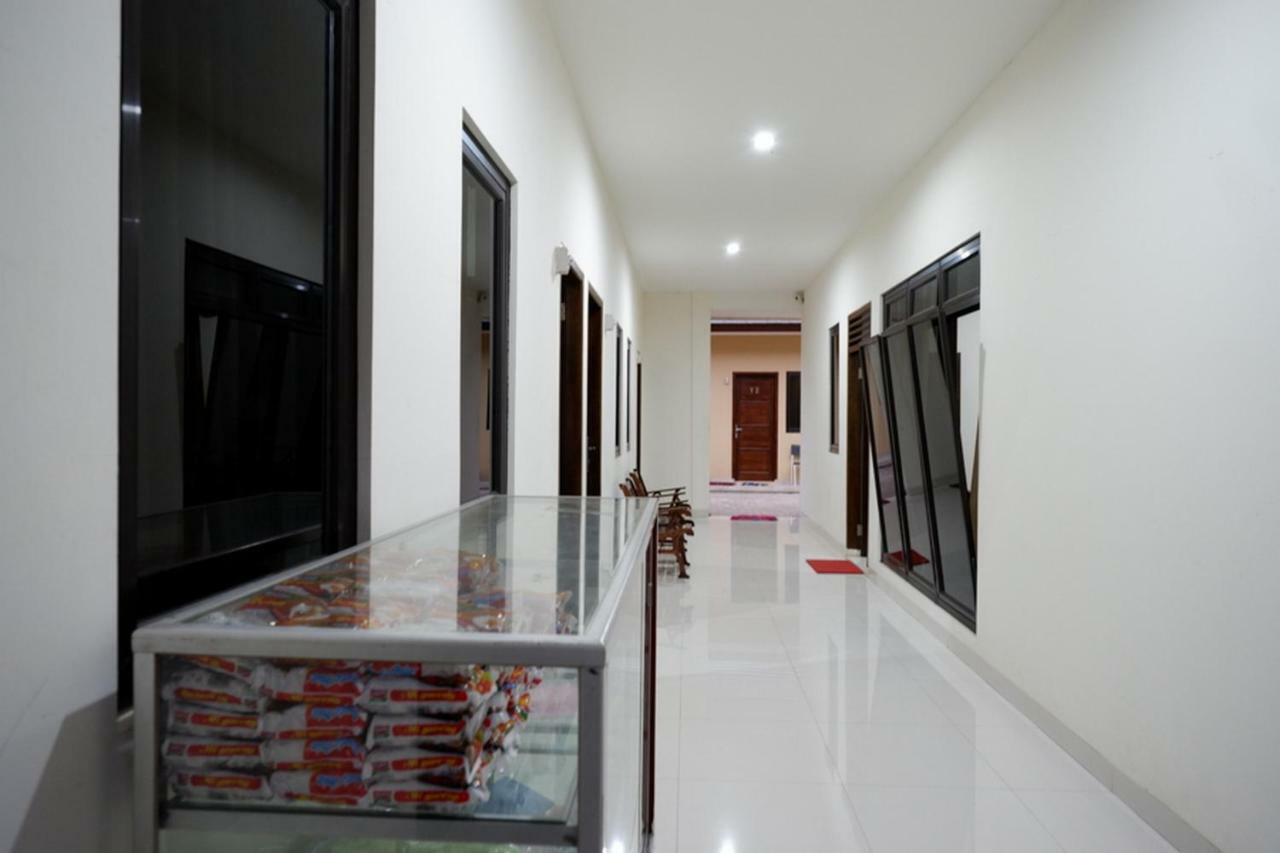 Reddoorz Near Living Plaza Purwokerto Hotel Ngoại thất bức ảnh